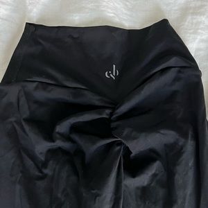 Crop shop boutique, black scrunch leggings